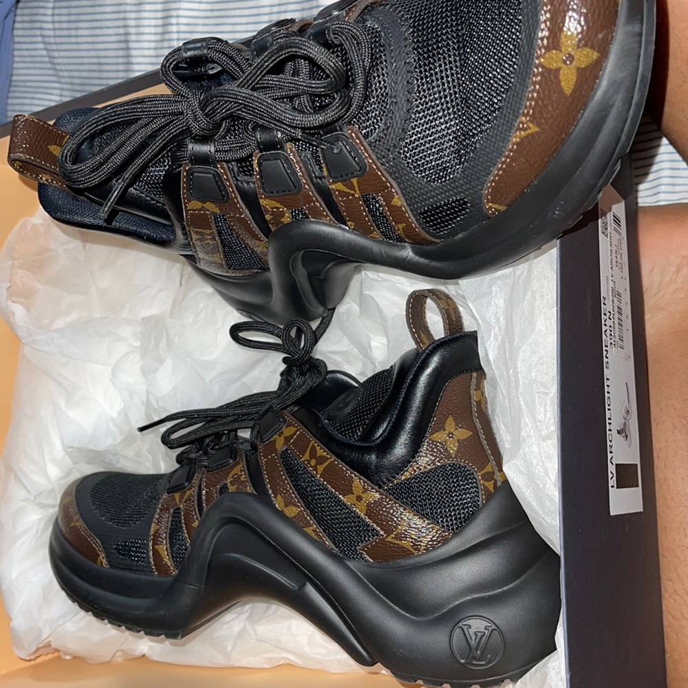 LV ARCHLIGHT SNEAKER